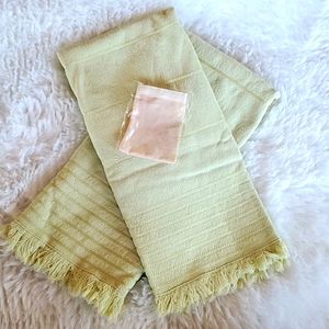 Set of two hand towels w/ silk face scrub